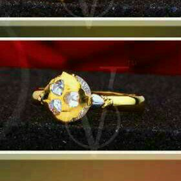 18Kt Gold Designer Single Stone Ring