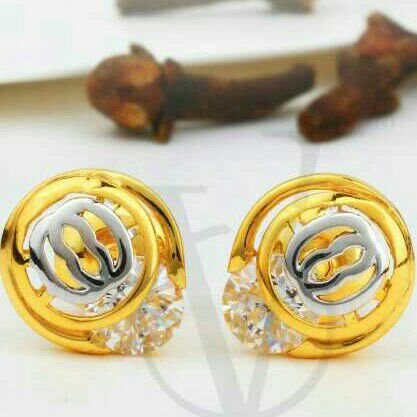 18Kt Gold Swarovski Solitaire Tops